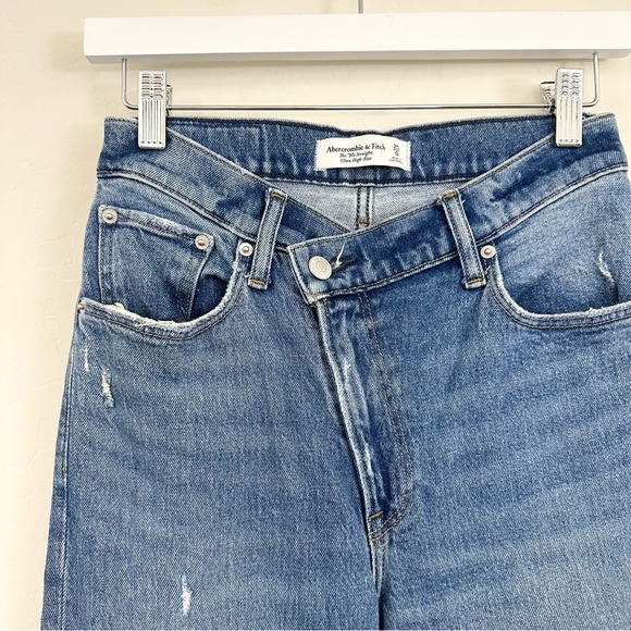 Abercrombie & Fitch Ultra High Rise 90s Straight Jean Criss Cross Waist - Picture 4 of 10